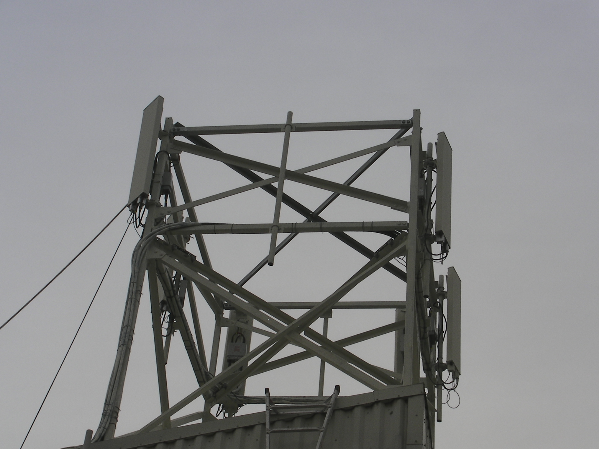 Telecom tower structure with panel antennas